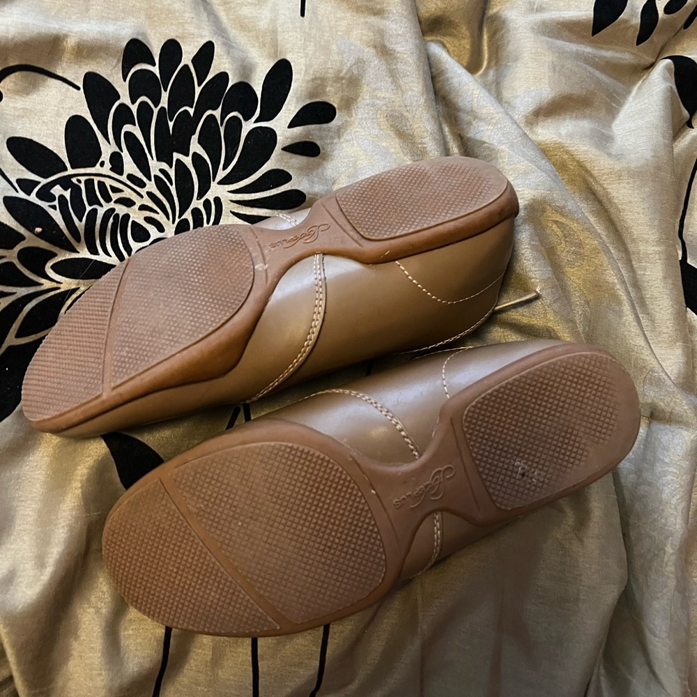 Women’s Dance Shoes